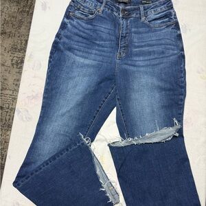 Judy Blue Mid-Rise Flare Jeans in Medium Blue Wash with Distressed Knees